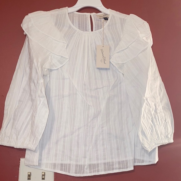 White blouse - Picture 1 of 1